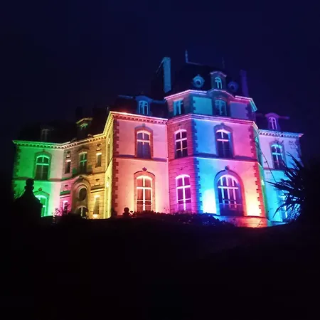 Chateau De Locqueran Pierres Et Filets Bleus Daire